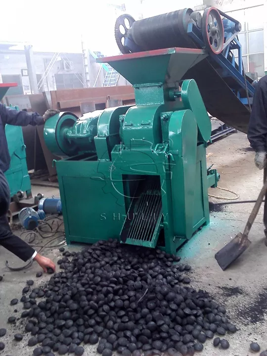 Sitio de trabajo de la máquina prensadora de bolas de carbón