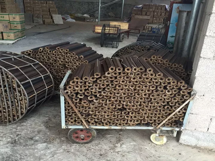 Produit fini de la machine d'extrudeuse de briquettes de bois