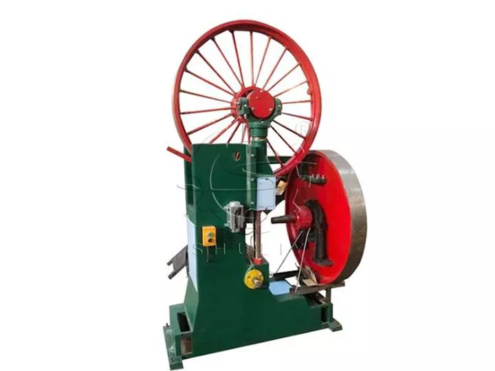 Vertical lumber mill saw machine