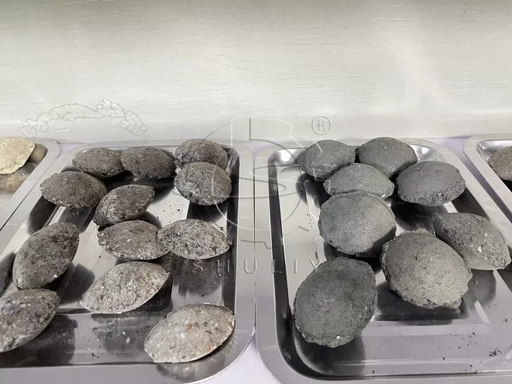 produit fini de la machine à briquettes de charbon