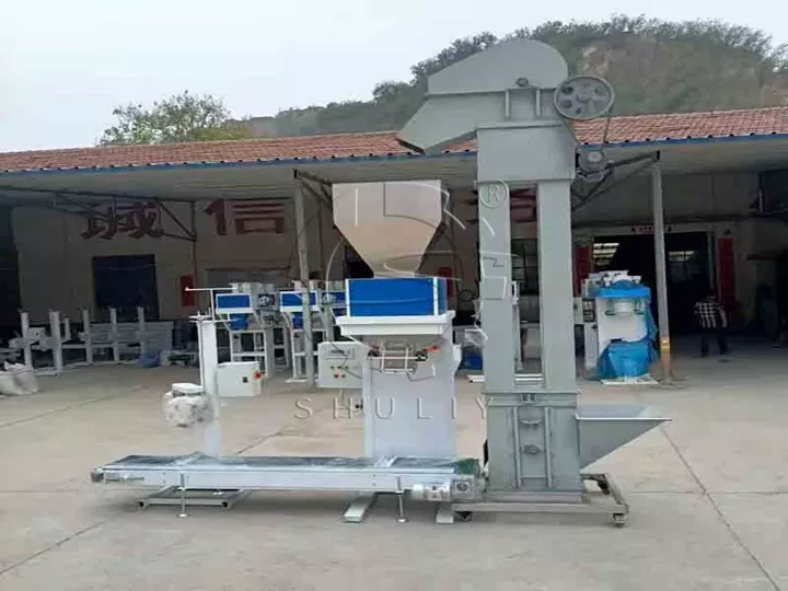 La máquina empacadora de carbón para barbacoa.