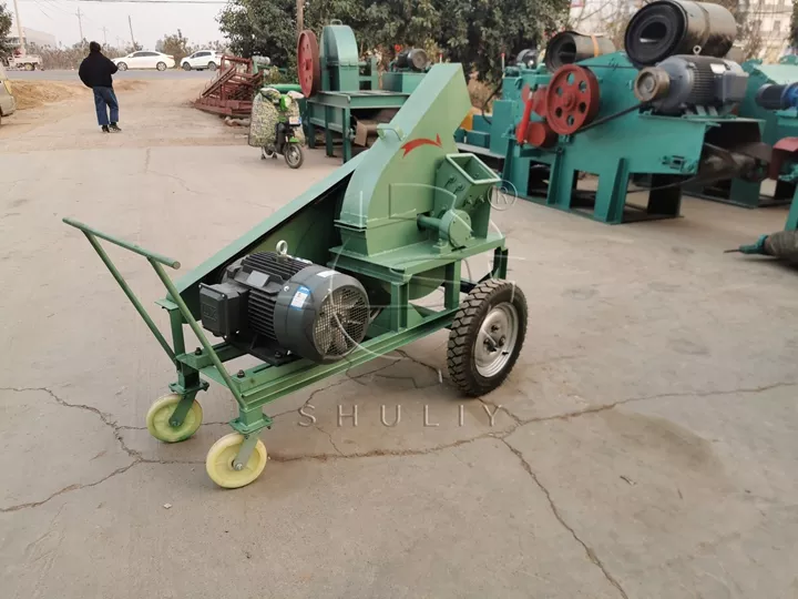 machine à déchiqueter le bois avec roues