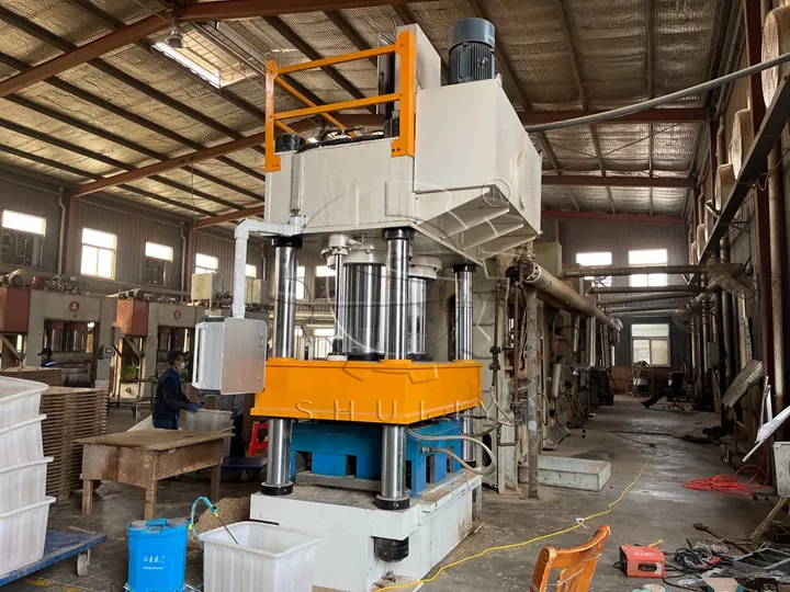 wood pallet press machine in factory