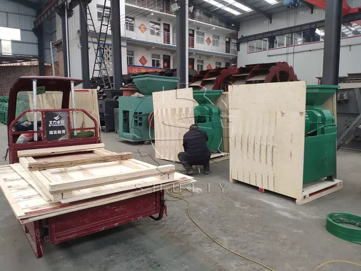 site d'emballage de machine de presse à boules de charbon de bois