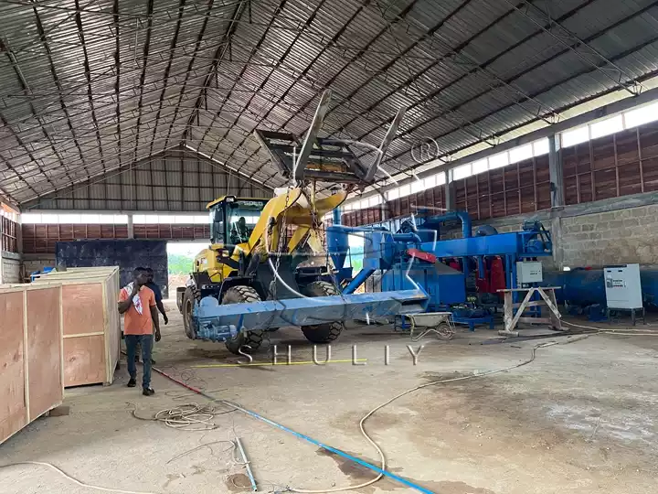 installation de machines de fabrication de briquettes de sciure de bois