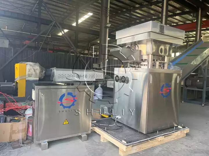 Jordanian Customer Introduces High-speed Hookah Charcoal Rotary Tableting Machine