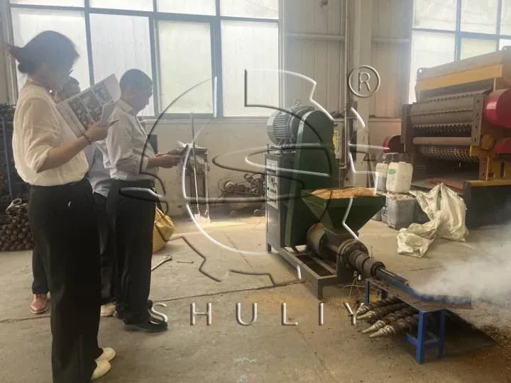 Indonesian customers on-site testing of briquette extruder machine