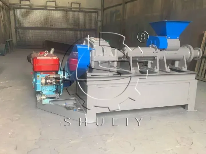 machine à briqueter le charbon de bois