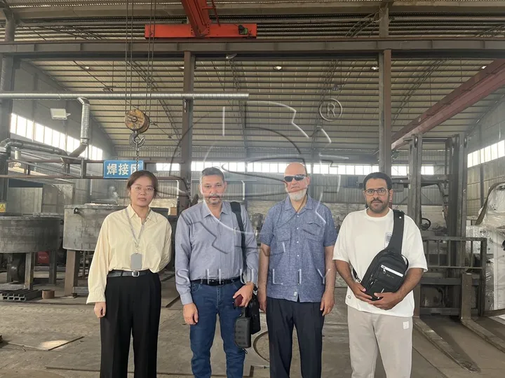 Saudi clients visit carbonization furnace factory